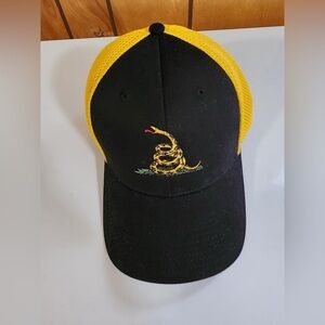Don’t Tread On Me New Era Mesh Back Medium/Large Yellow and Black Hat EUC